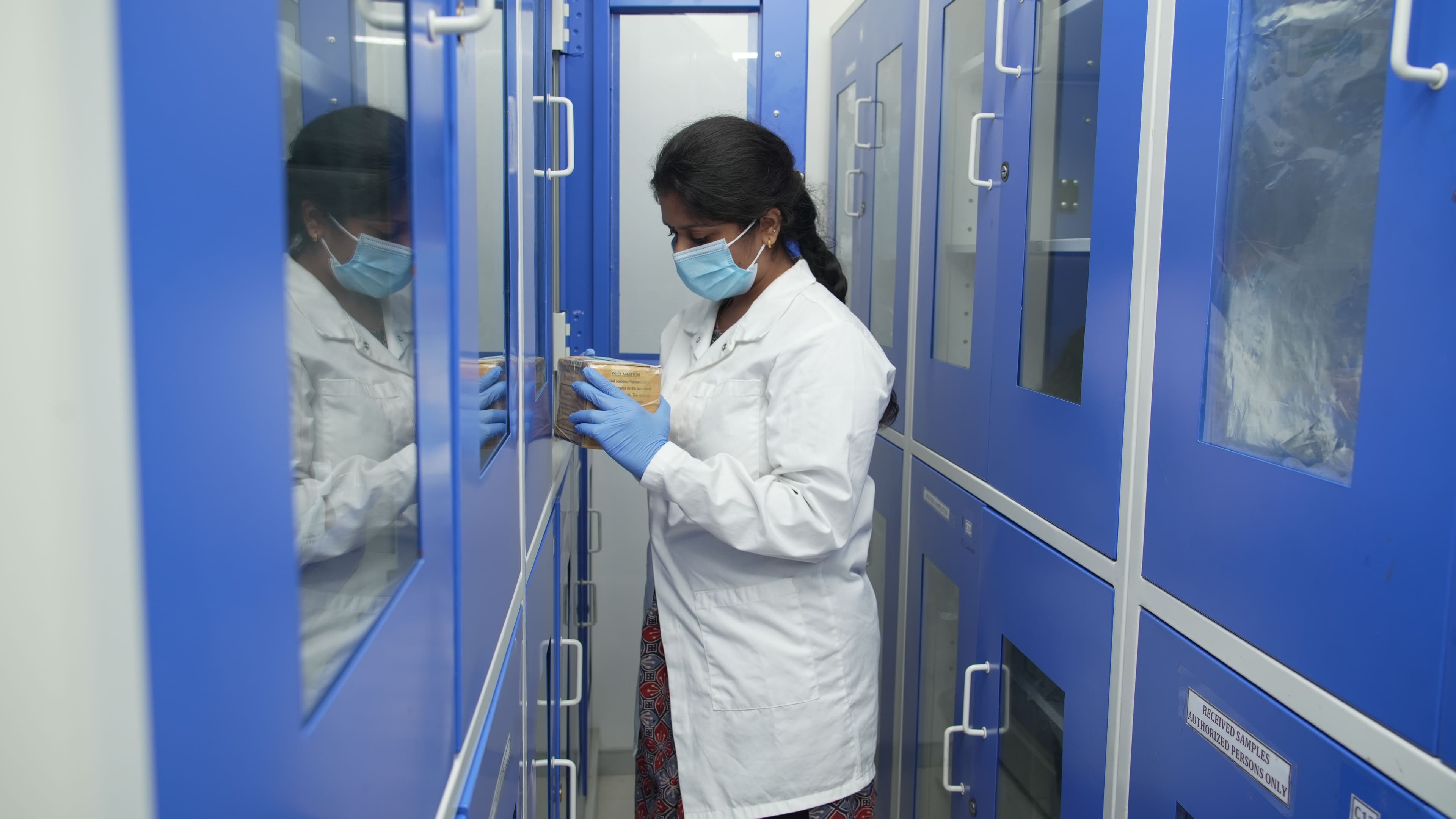 4.SAMPLE STORE ROOM